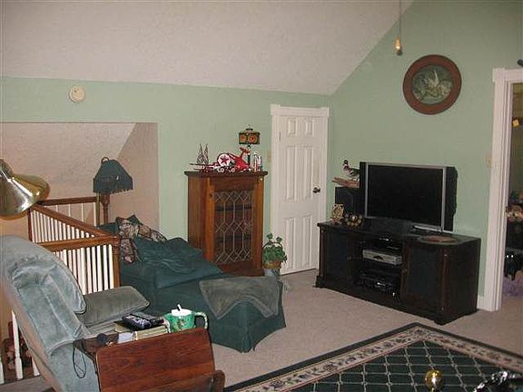 3rd image of 4400 Taft Ave