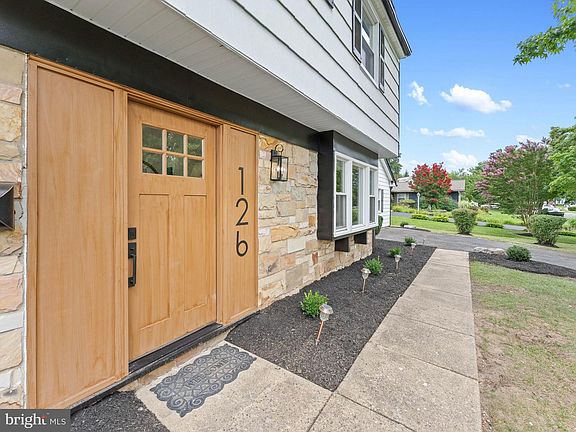 5th image of 126 Tiffany Ln