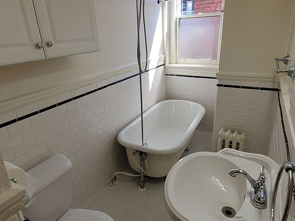 4th image of 7 N Arthur Ashe Blvd APT 7
