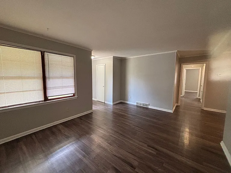 2160 Saint Elmo Ave — Photo 6