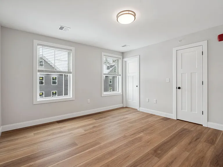 Bayberry Commons- 3 Bedroom 2.5 Bath Townhomes with 2 Car Garage — Photo 90