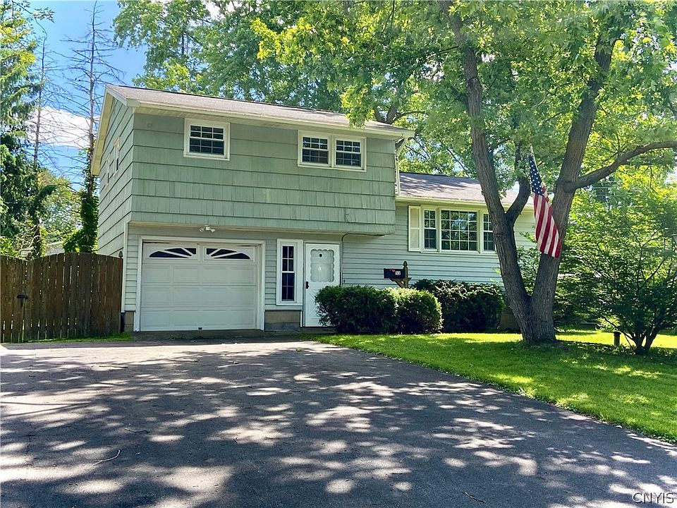 1st image of 113 Pinewood Dr