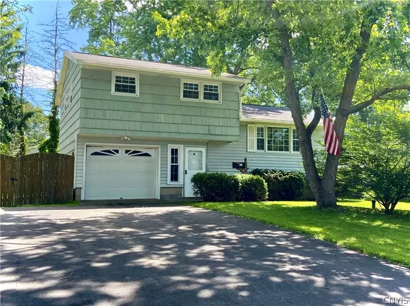 113 Pinewood Dr, Liverpool, NY 13090