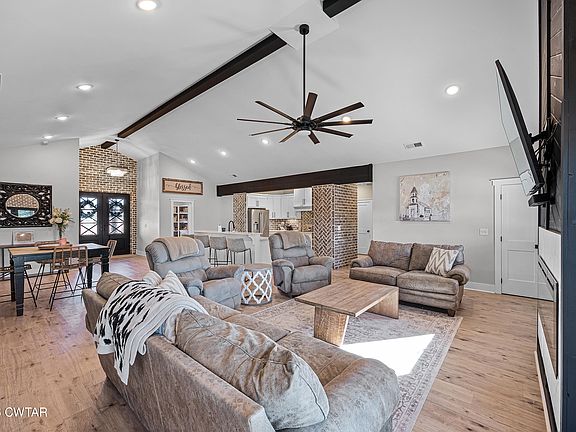 4th image of 1052 Dade Ellington Rd