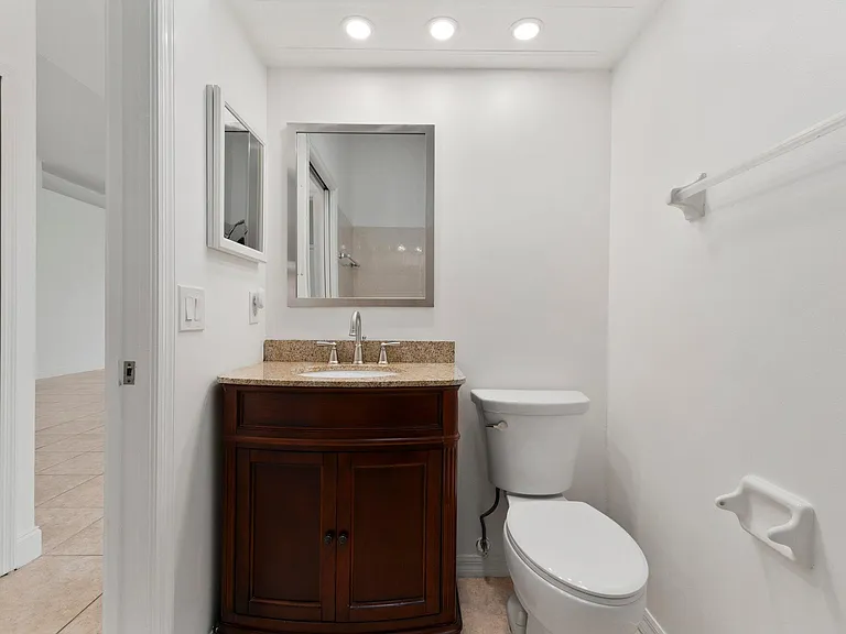 435 SW Jefferson Cir — Photo 31
