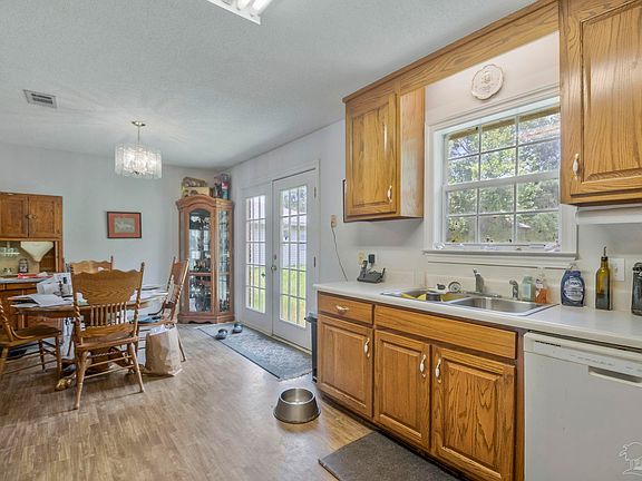 3rd image of 1450 Country Hills Dr