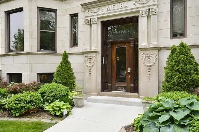 4011 N Kenmore Ave #201 — Photo 2
