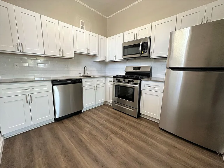 Greenside Manor — Photo 80
