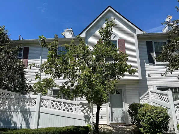 22368 Cape Cod Way, Farmington, MI 48336