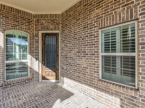 3rd image of 1118 Mysterium Ln