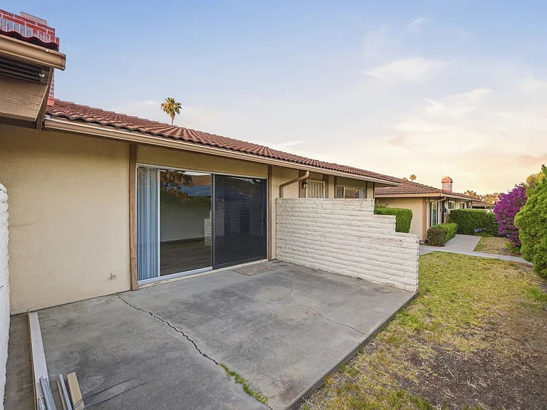 1022 San Marino Dr — Photo 18