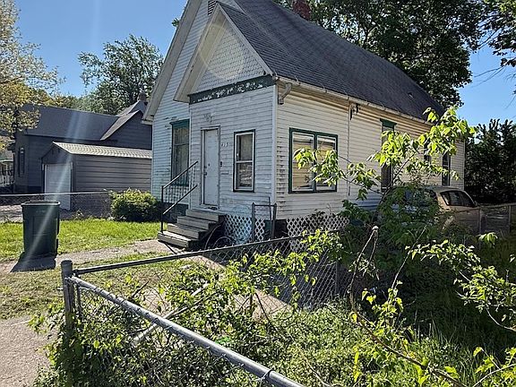 4th image of 415 E Division St