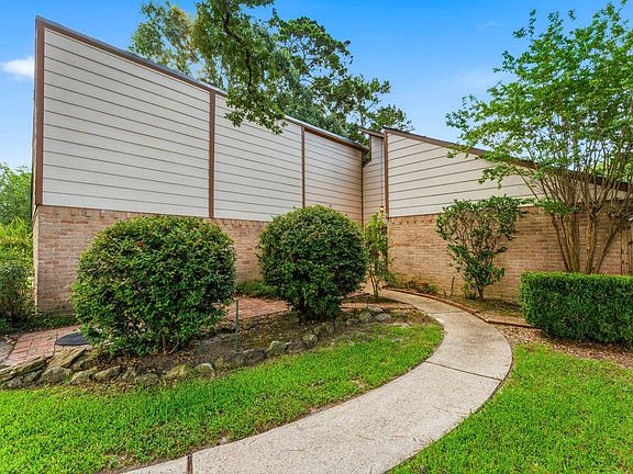3rd image of 2718 Knollbrook Ln