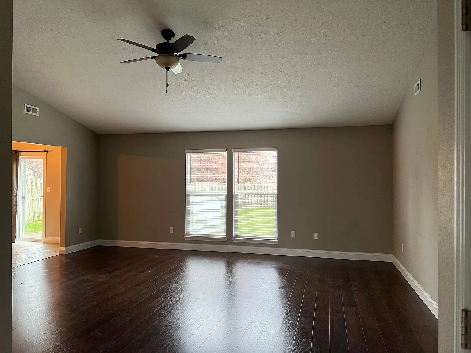 3 bed, 1568 sqft, $1,800 — Photo 3