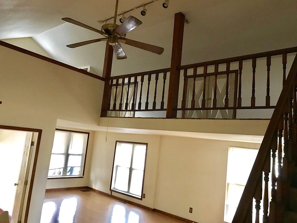 2nd image of 16 E Main St