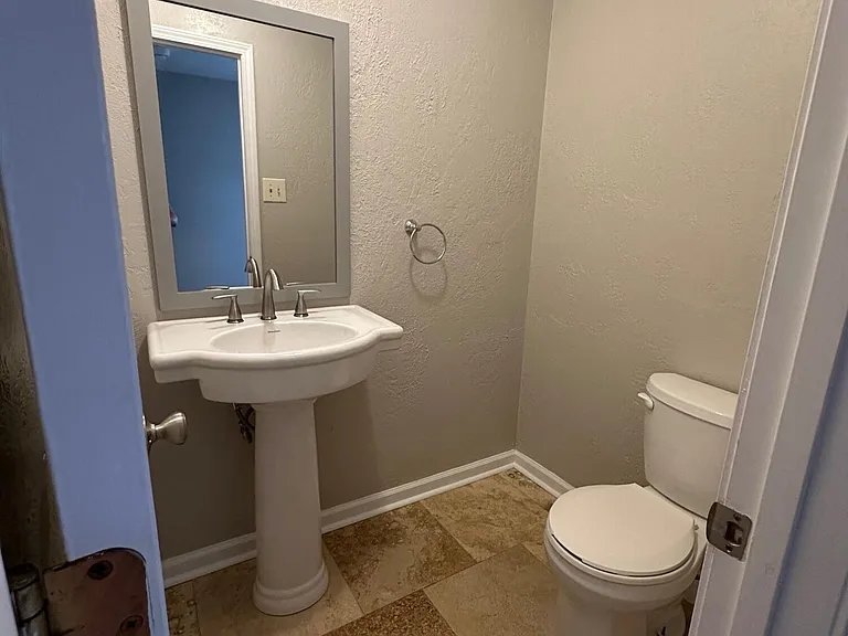 3505 Lakeside Ct — Photo 43