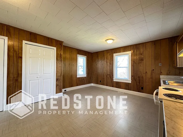 917 E Haggard Ave — Photo 5
