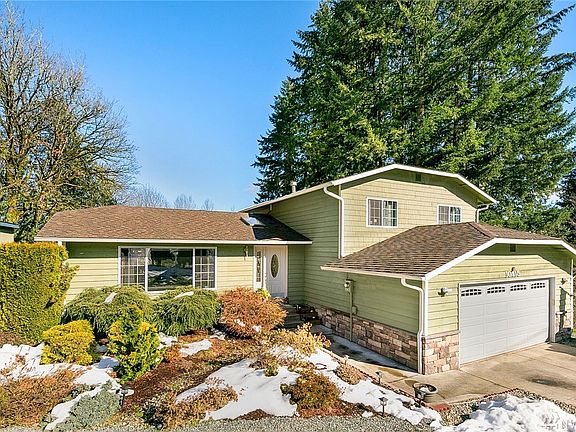3rd image of 10415 180th St SE