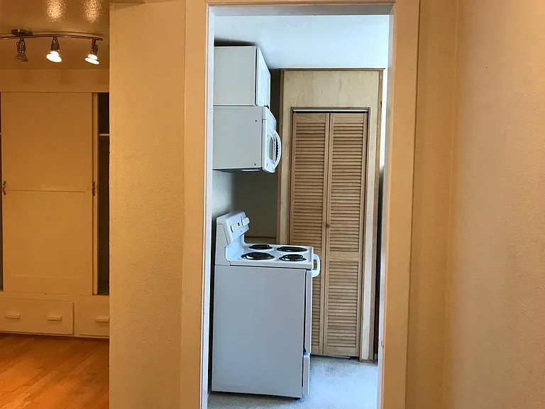515 Foote St SW #3 — Photo 6