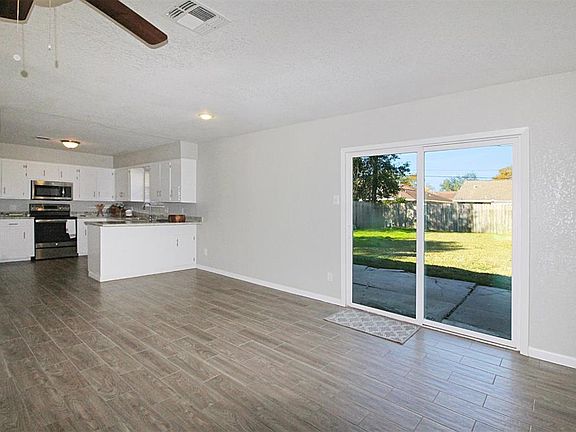 5th image of 8311 Wilmerdean St