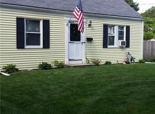 25 Algonquin Rd, Rumford, RI 02916