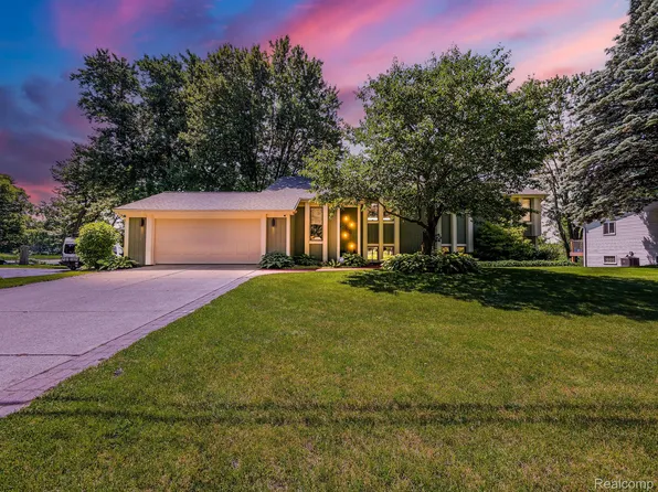 2815 Candlewick Dr, Orion, MI 48359
