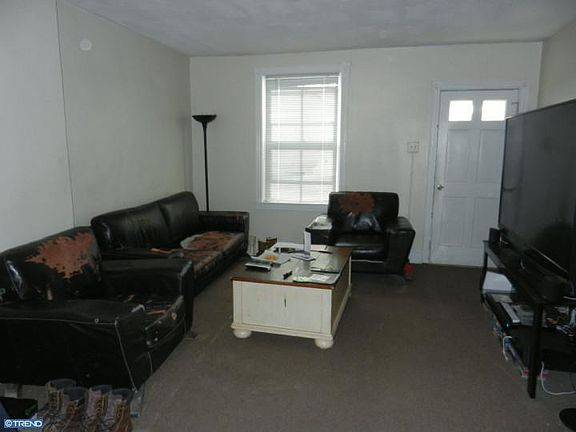 3rd image of 27 Viaduct Ave