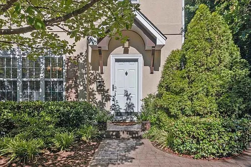 1109 Wake Forest Rd Photo 1