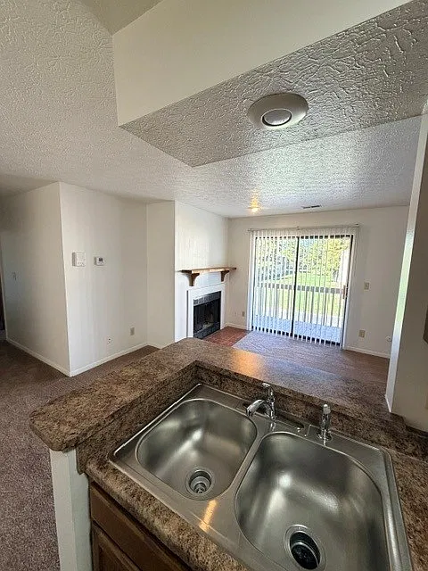 2 bed, 900 sqft, $1,275 — Photo 4