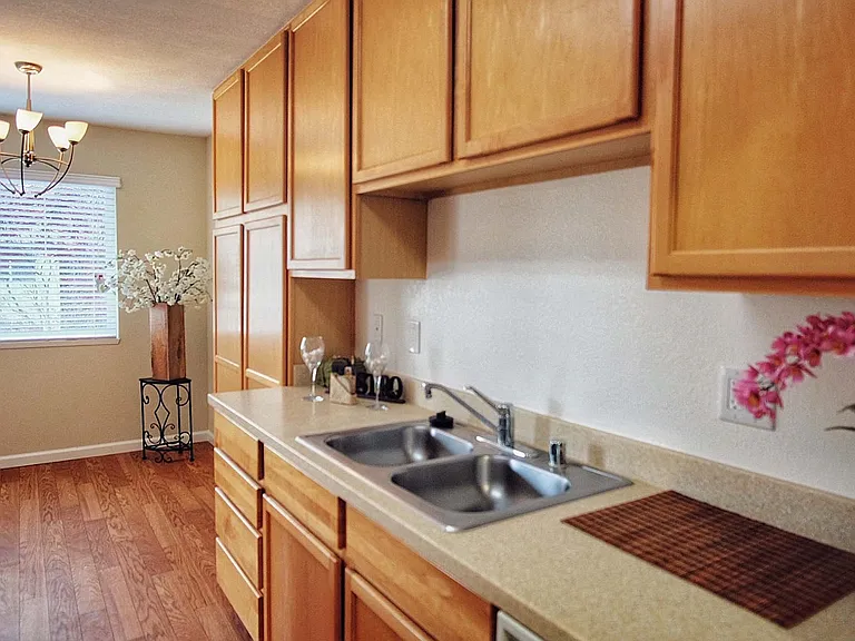 California Oaks Apartments — Photo 10