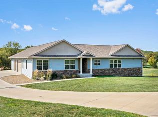 2627 Hunter Ct NW, Swisher, IA 52338
