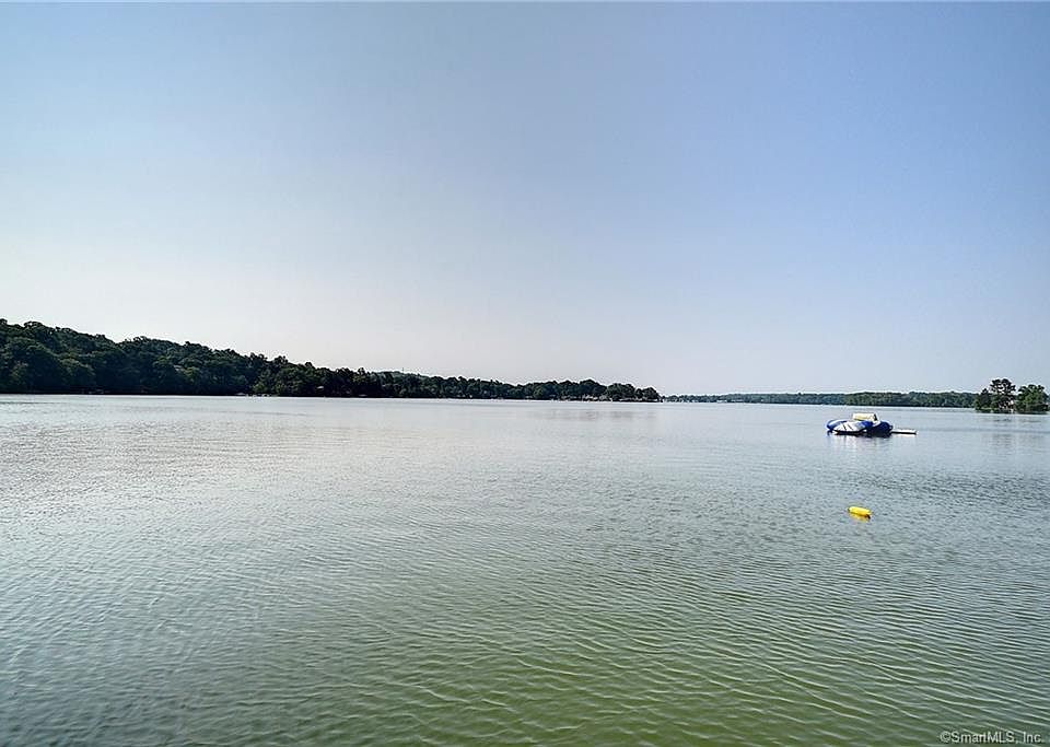2nd image of 51 Bay Rd