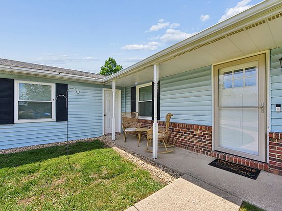 3rd image of 26 Paul Ln