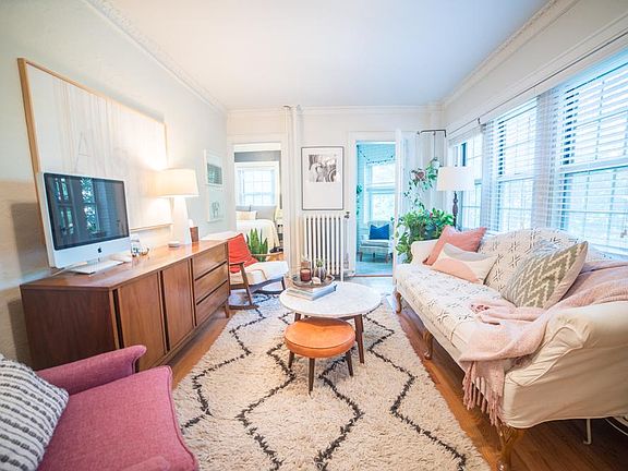 3rd image of 4746 Roanoke Pkwy APT 201