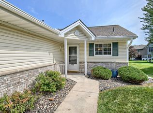 828 Woodland Dr, Saint Paul, MN 55115