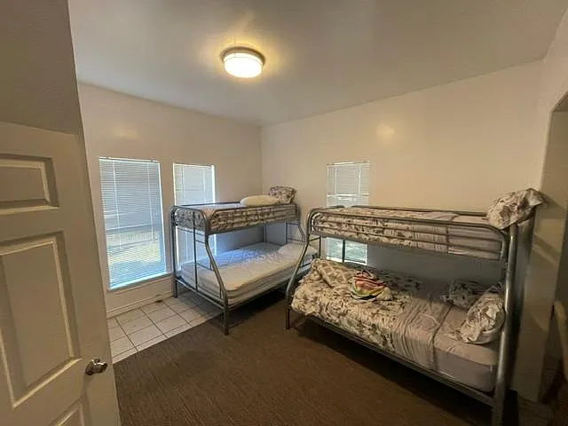 5 bed, 3.0 bath, 1910 sqft, $4,000 — Photo 4