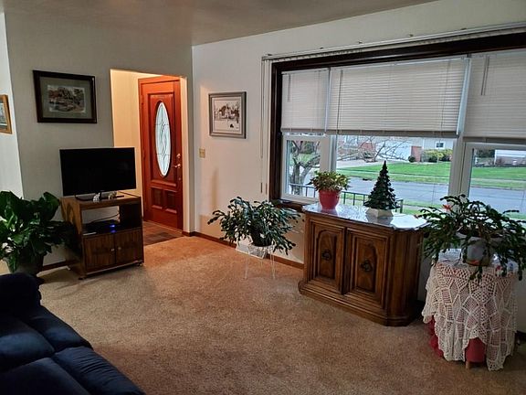 3rd image of 4212 Caroline Dr