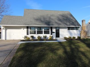 99 Birch Dr, Levittown, PA 19054