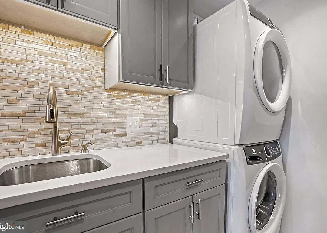2 bed, 912 sqft, $3,900 — Photo 4