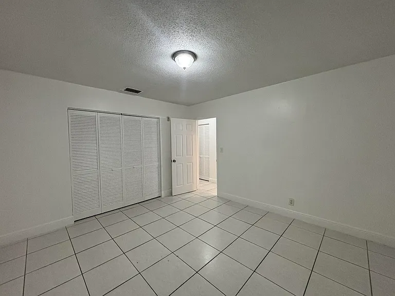 1916 SW 11th St #31 — Photo 10