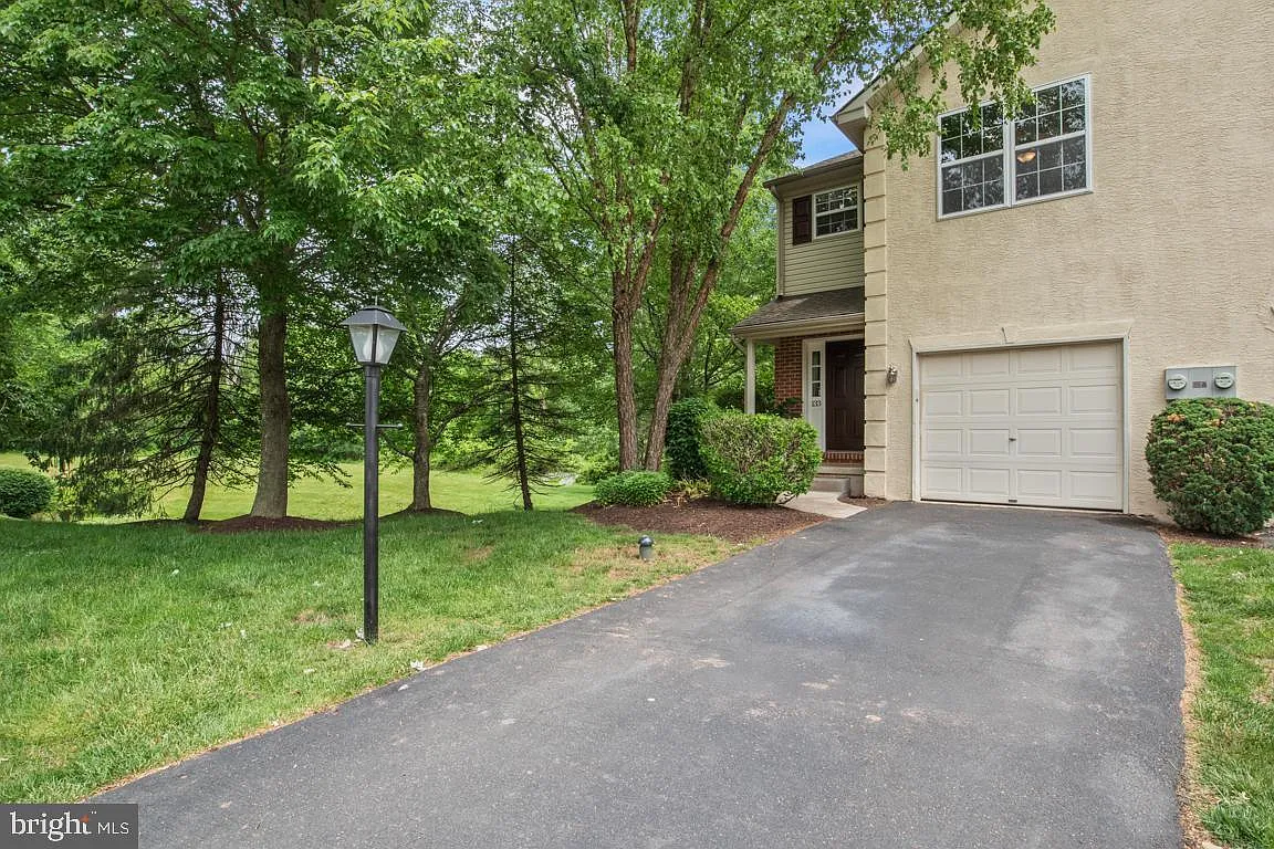 3 bed, 2.5 bath, 1560 sqft, $2,950 — Photo 2