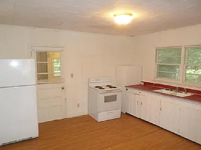 2nd image of 492 Arch St