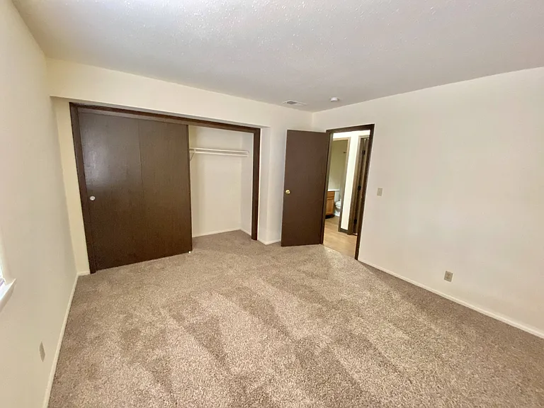 Kimberly Club Apartments — Photo 166
