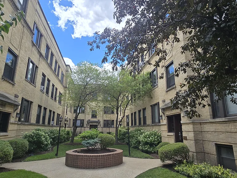 3526 N Broadway — Photo 1