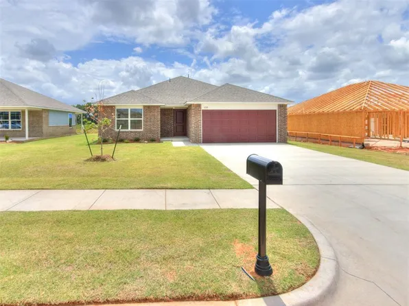 1208 E Stallion Ln, Mustang, OK 73064