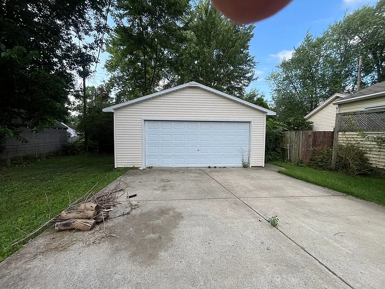 1422 Potomac Ave — Photo 11