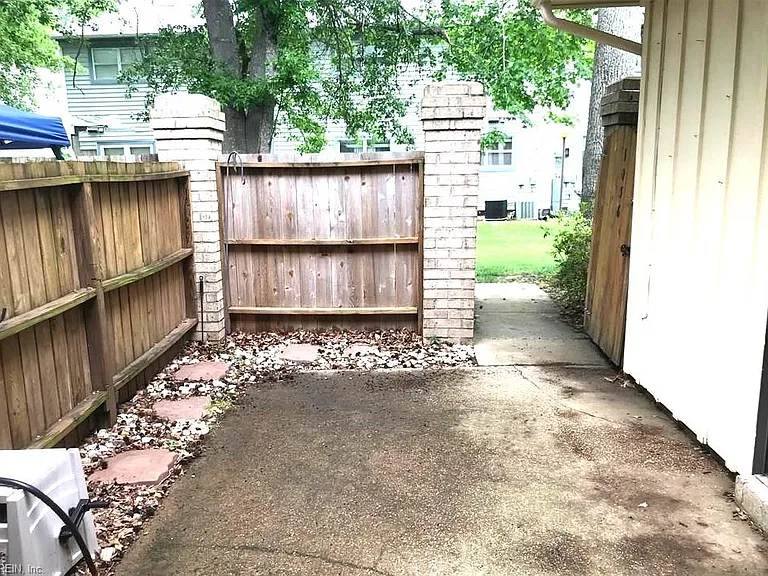 1036 Lands End Way — Photo 2