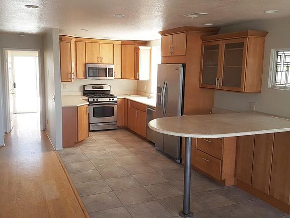 4th image of 640 Grant St