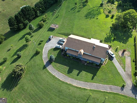 3rd image of 2838 Skitts Mountain Rd