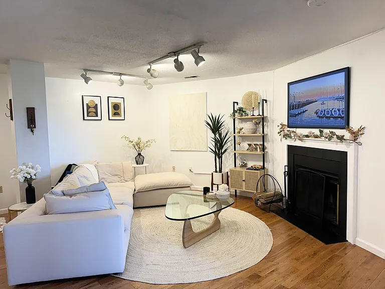 3 Essex St #43 — Photo 1